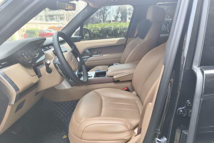Used Land Rover Range 2024 3.0 L6 400 PS Prestige Extended Version 7-Seater Left Front Seat