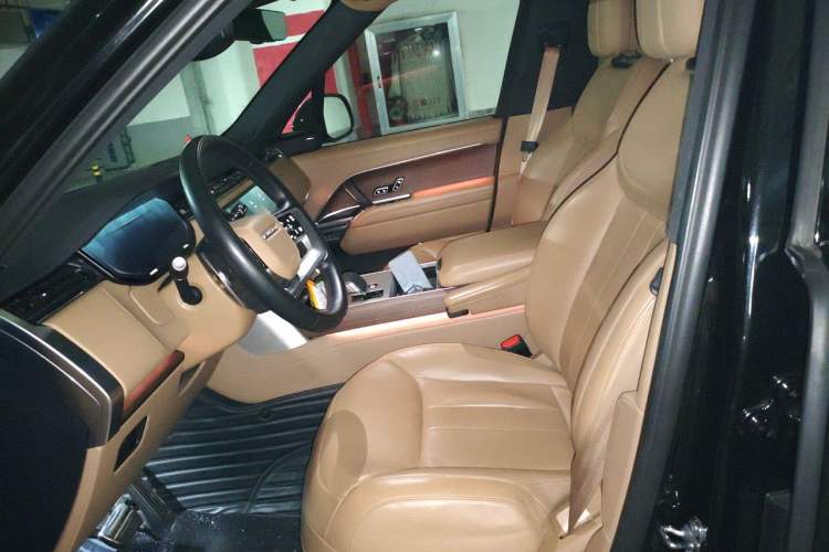 Used Land Rover Range 2024 3.0 L6 400 PS Extended Luxury Edition Left Front Seat