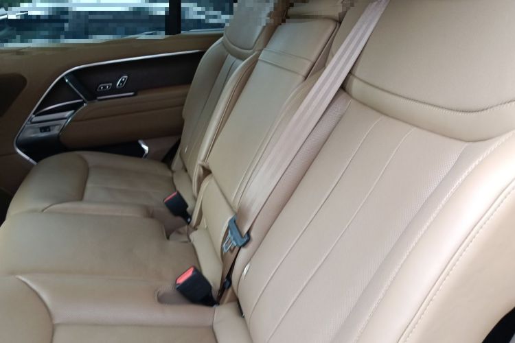 Used Land Rover Range 2024 3.0 L6 400 PS Prestige Extended Version 7-Seater Left Rear Seat