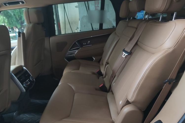Used Land Rover Range 2024 3.0 L6 400 PS Prestige Extended Version 7-Seater Left Rear Seat