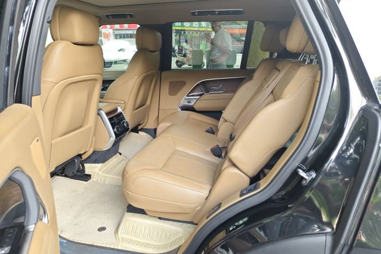 Used Land Rover Range 2024 3.0 L6 400 PS Prestige Extended Version 7-Seater Left Rear Seat