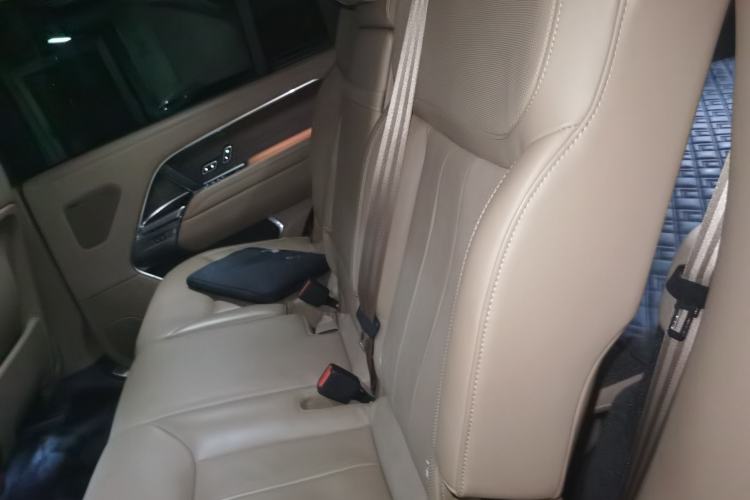 Used Land Rover Range 2024 3.0 L6 400 PS Extended Luxury Edition Left Rear Seat