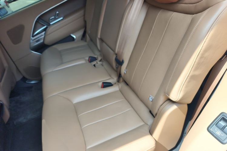 Used Land Rover Range 2024 3.0 L6 400 PS Prestige Extended Version 7-Seater Left Rear Seat