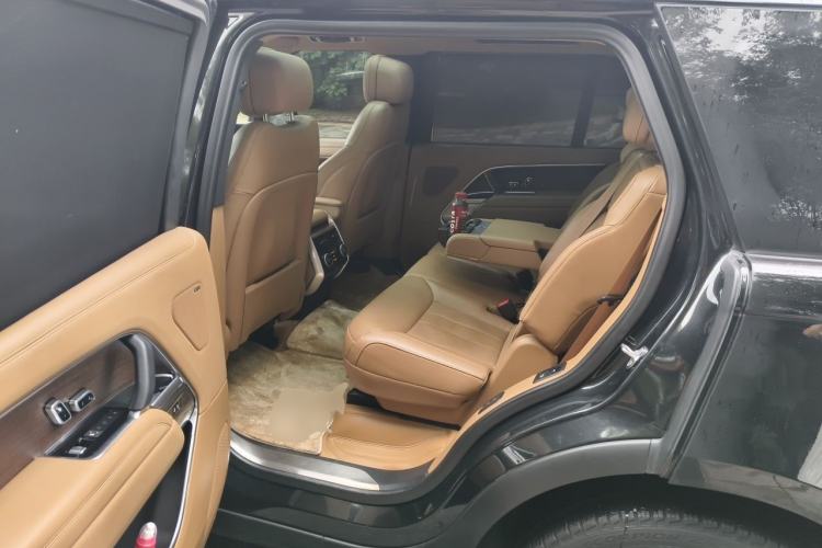 Used Land Rover Range 2024 3.0 L6 400 PS Prestige Extended Version 7-Seater Left Rear Seat