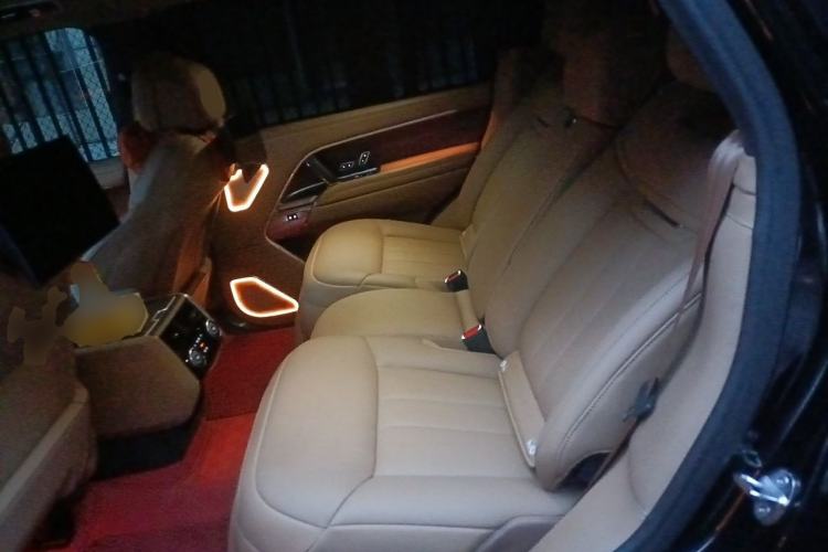 Used Land Rover Range 2024 3.0 L6 400 PS Extended Luxury Edition Left Rear Seat