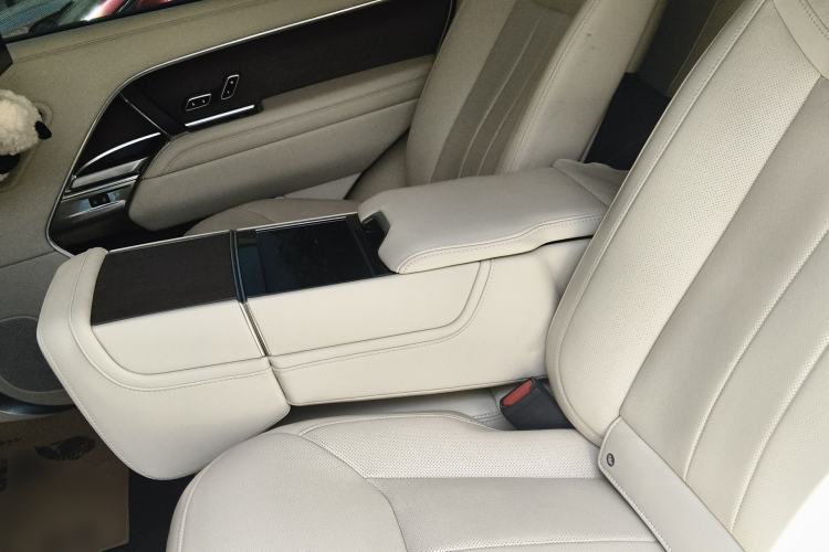 Used Land Rover Range 2024 3.0 L6 400 PS Extended Version Left Rear Seat