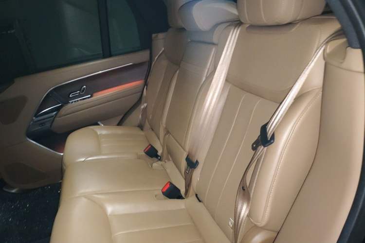 Used Land Rover Range 2024 3.0 L6 400 PS Extended Luxury Edition Left Rear Seat