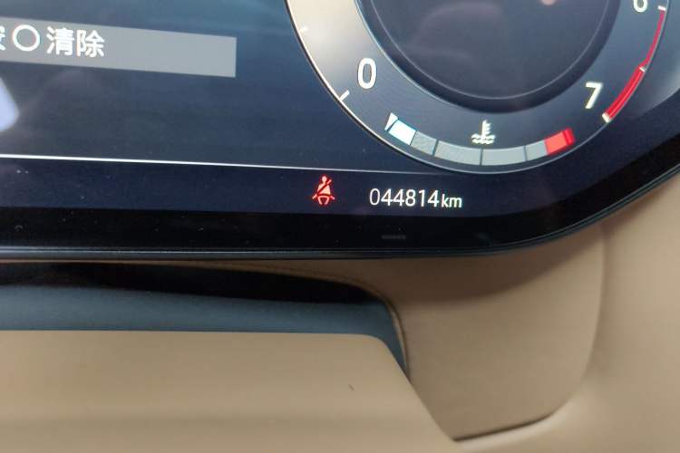 Used Land Rover Range 2024 3.0 L6 400 PS Prestige Extended Version 7-Seater Odometer Close Up