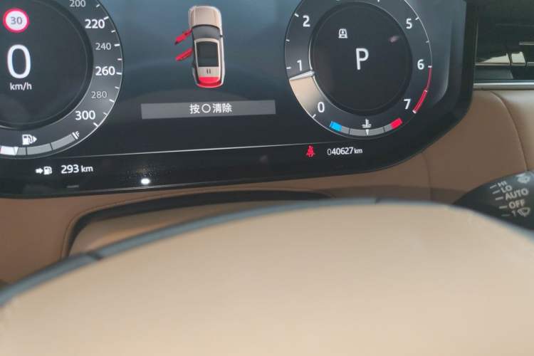 Used Land Rover Range 2024 3.0 L6 400 PS Prestige Extended Version 7-Seater Odometer Close Up