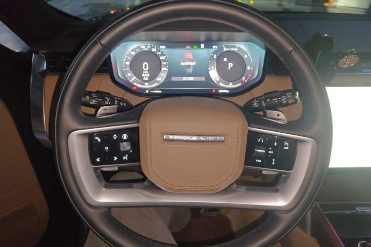 Used Land Rover Range 2024 3.0 L6 400 PS Prestige Extended Version 7-Seater Odometer Close Up
