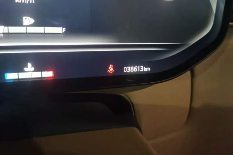 Used Land Rover Range 2024 3.0 L6 400 PS Extended Luxury Edition Odometer Close Up