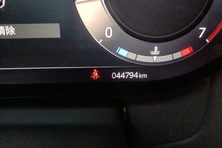 Used Land Rover Range 2024 3.0 L6 400 PS Extended Luxury Edition Odometer Close Up