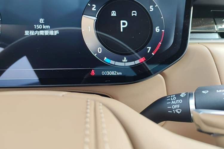 Used Land Rover Range 2024 3.0 L6 400 PS SV Prestige Extended-Length 4-Seat Version Odometer Close Up