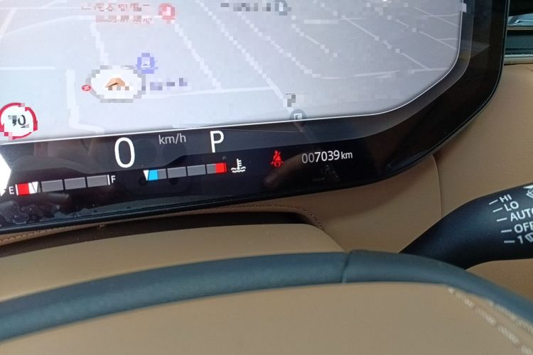 Used Land Rover Range 2024 3.0 L6 400 PS Extended Luxury Edition Odometer Close Up