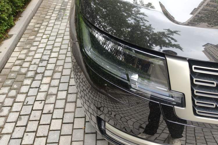 Used Land Rover Range 2024 3.0 L6 400 PS Prestige Extended Version 7-Seater Right Front Headlight