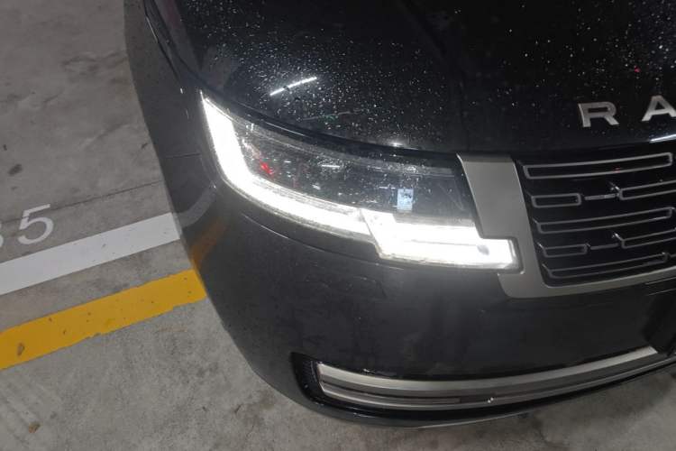 Used Land Rover Range 2024 3.0 L6 400 PS Prestige Extended Version 7-Seater Right Front Headlight