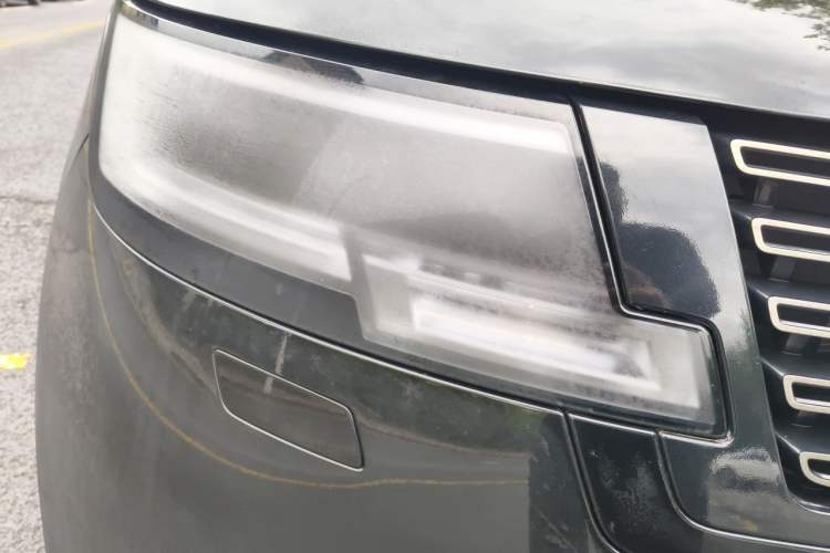 Used Land Rover Range 2024 3.0 L6 400 PS Prestige Extended Version 7-Seater Right Front Headlight