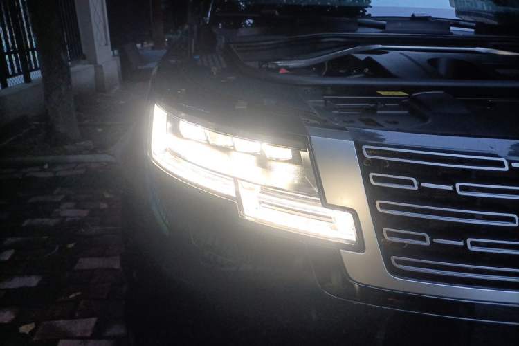 Used Land Rover Range 2024 3.0 L6 400 PS Extended Luxury Edition Right Front Headlight