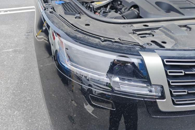 Used Land Rover Range 2024 3.0 L6 400 PS Prestige Extended Version 7-Seater Right Front Headlight