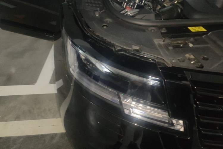 Used Land Rover Range 2024 3.0 L6 400 PS Prestige Extended Version 7-Seater Right Front Headlight