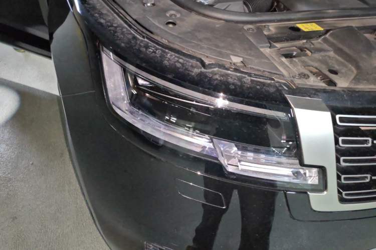 Used Land Rover Range 2024 3.0 L6 400 PS Prestige Extended Version 7-Seater Right Front Headlight