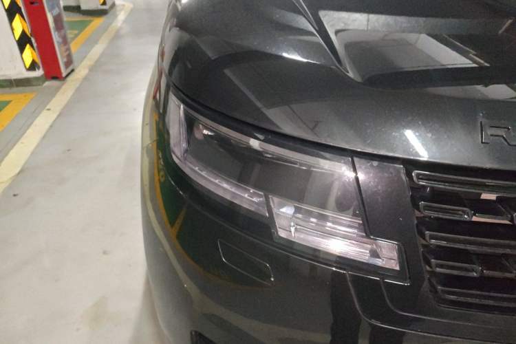 Used Land Rover Range 2024 3.0 L6 400 PS Prestige Extended Version 7-Seater Right Front Headlight