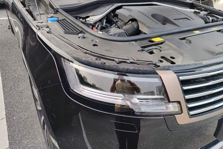Used Land Rover Range 2024 3.0 L6 400 PS SV Prestige Extended-Length 4-Seat Version Right Front Headlight