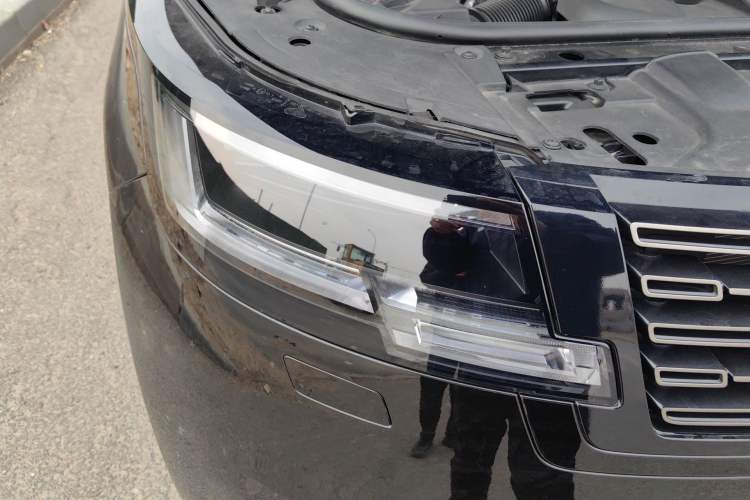 Used Land Rover Range 2024 3.0 L6 400 PS Prestige Extended Version 7-Seater Right Front Headlight