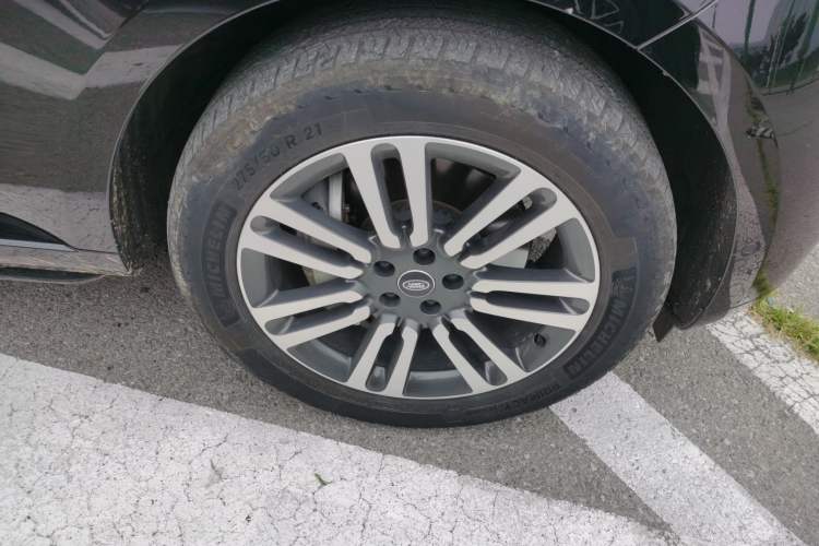 Used Land Rover Range  Right Front Wheel Hub