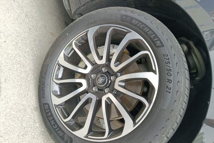 Used Land Rover Range 2024 3.0 L6 400 PS Prestige Extended Version 7-Seater Right Front Wheel Hub