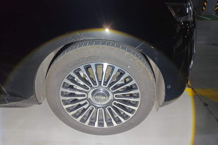 Used Land Rover Range 2024 3.0 L6 400 PS Prestige Extended Version 7-Seater Right Front Wheel Hub
