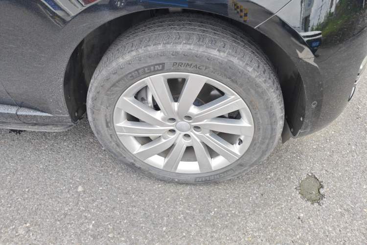 Used Land Rover Range 2024 3.0 L6 400 PS Prestige Extended Version 7-Seater Right Front Wheel Hub