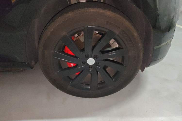Used Land Rover Range 2024 3.0 L6 400 PS Prestige Extended Version 7-Seater Right Front Wheel Hub