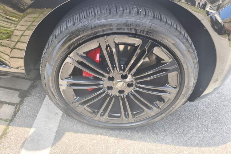 Used Land Rover Range 2024 3.0 L6 400 PS Prestige Extended Version 7-Seater Right Front Wheel Hub