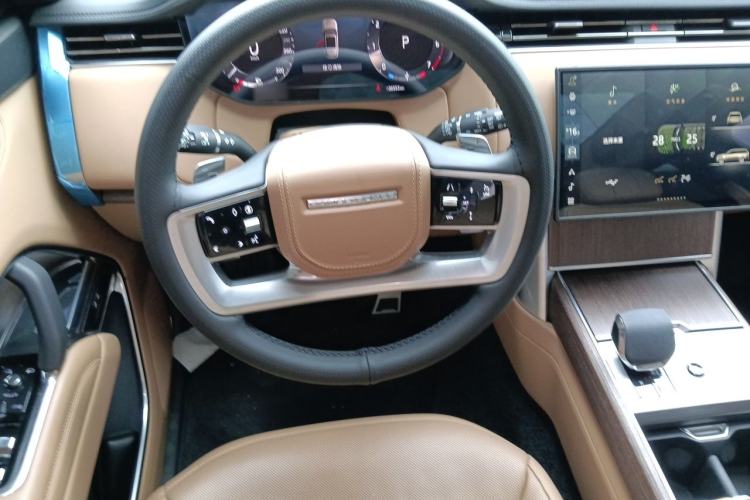 Used Land Rover Range 2024 3.0 L6 400 PS Prestige Extended Version 7-Seater Steering Wheel