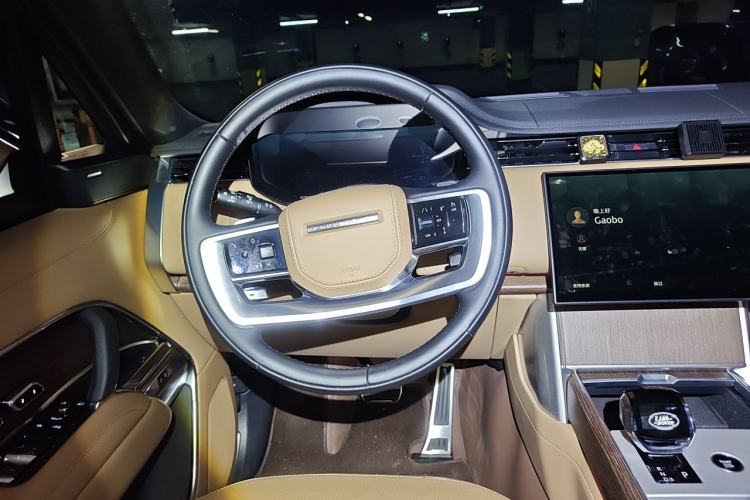 Used Land Rover Range 2024 3.0 L6 400 PS Prestige Extended Version 7-Seater Steering Wheel
