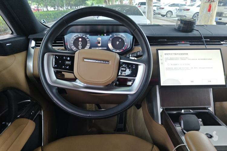 Used Land Rover Range 2024 3.0 L6 400 PS Prestige Extended Version 7-Seater Steering Wheel