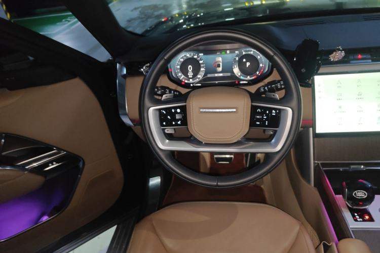 Used Land Rover Range 2024 3.0 L6 400 PS Prestige Extended Version 7-Seater Steering Wheel