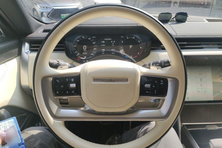 Used Land Rover Range 2024 3.0 L6 400 PS Extended Version Steering Wheel