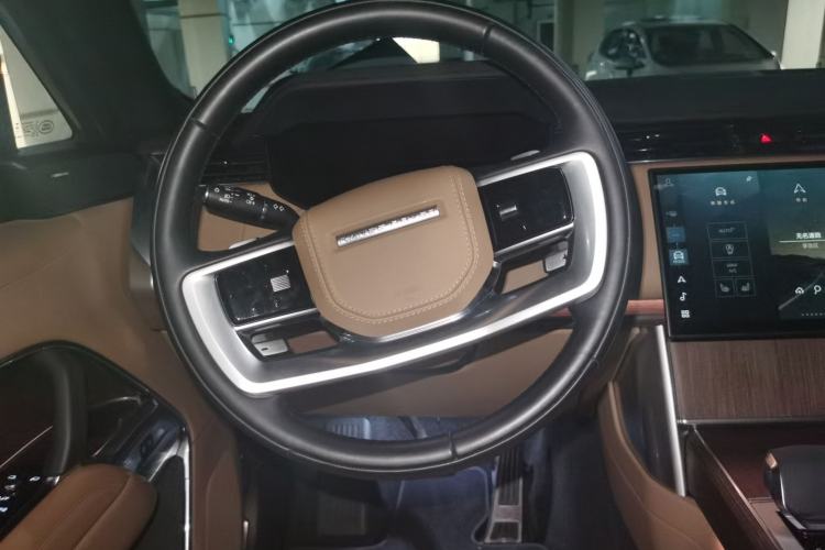 Used Land Rover Range 2024 3.0 L6 400 PS Extended Luxury Edition Steering Wheel