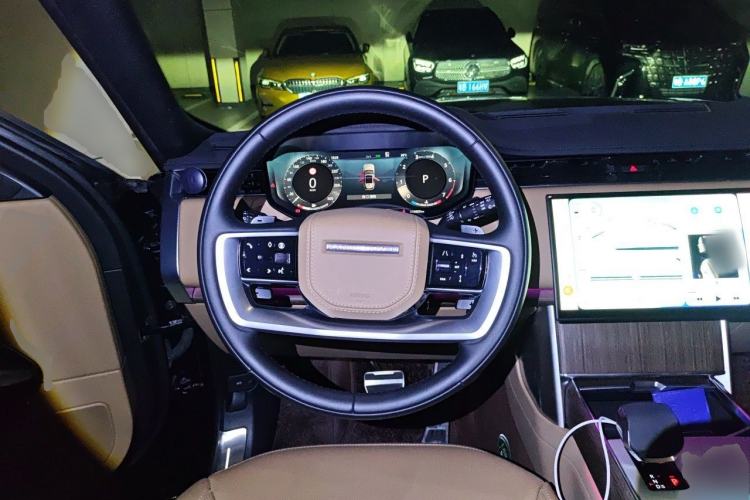 Used Land Rover Range 2024 3.0 L6 400 PS Prestige Extended Version 7-Seater Steering Wheel