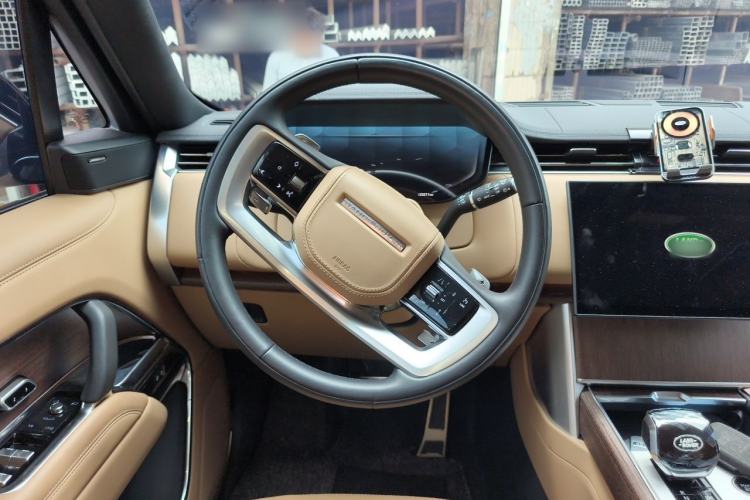 Used Land Rover Range 2024 3.0 L6 400 PS Prestige Extended Version 7-Seater Steering Wheel