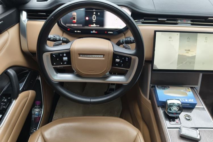 Used Land Rover Range 2024 3.0 L6 400 PS Prestige Extended Version 7-Seater Steering Wheel