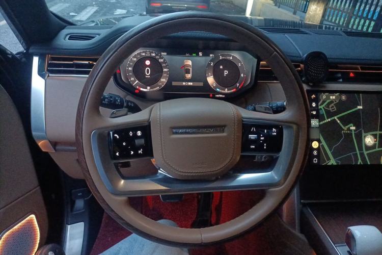 Used Land Rover Range 2024 3.0 L6 400 PS Extended Luxury Edition Steering Wheel