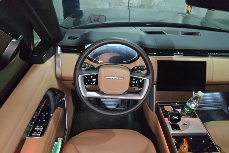 Used Land Rover Range 2024 3.0 L6 400 PS Prestige Extended Version 7-Seater Steering Wheel