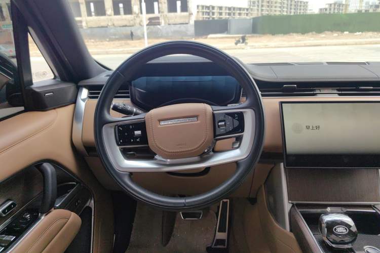 Used Land Rover Range 2024 3.0 L6 400 PS Prestige Extended Version 7-Seater Steering Wheel