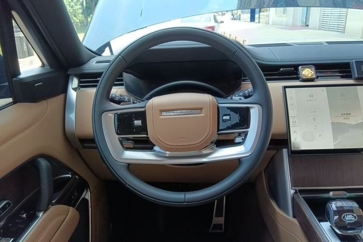 Used Land Rover Range 2024 3.0 L6 400 PS Extended Luxury Edition Steering Wheel