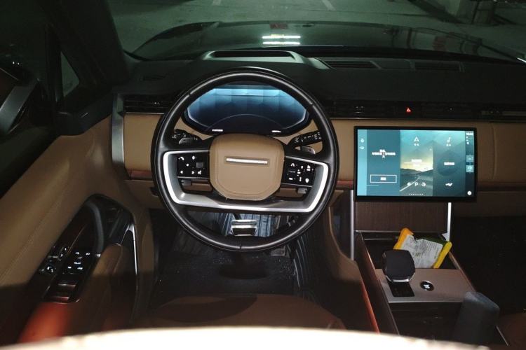 Used Land Rover Range 2024 3.0 L6 400 PS Extended Luxury Edition Steering Wheel