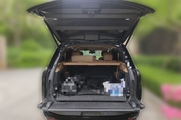 Used Land Rover Range 2024 3.0 L6 400 PS Prestige Extended Version 7-Seater Trunk
