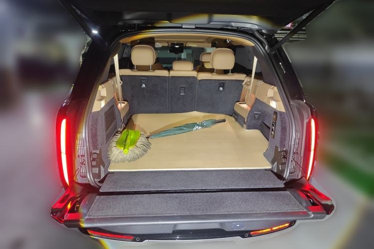 Used Land Rover Range 2024 3.0 L6 400 PS Prestige Extended Version 7-Seater Trunk